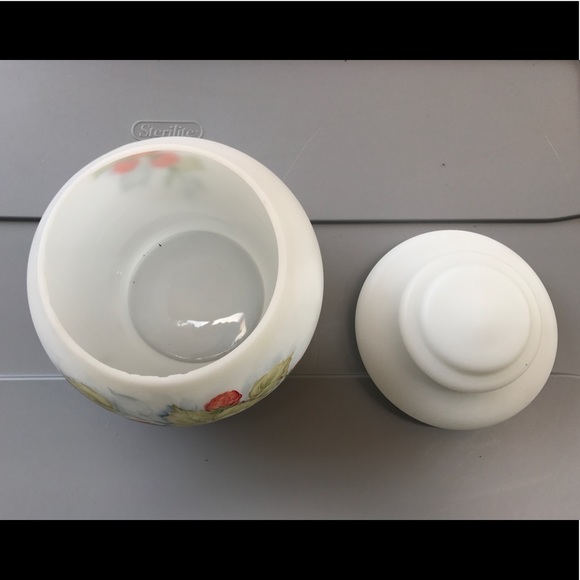 White glass cookie jar w/lid/strawberries - Picture 3 of 7